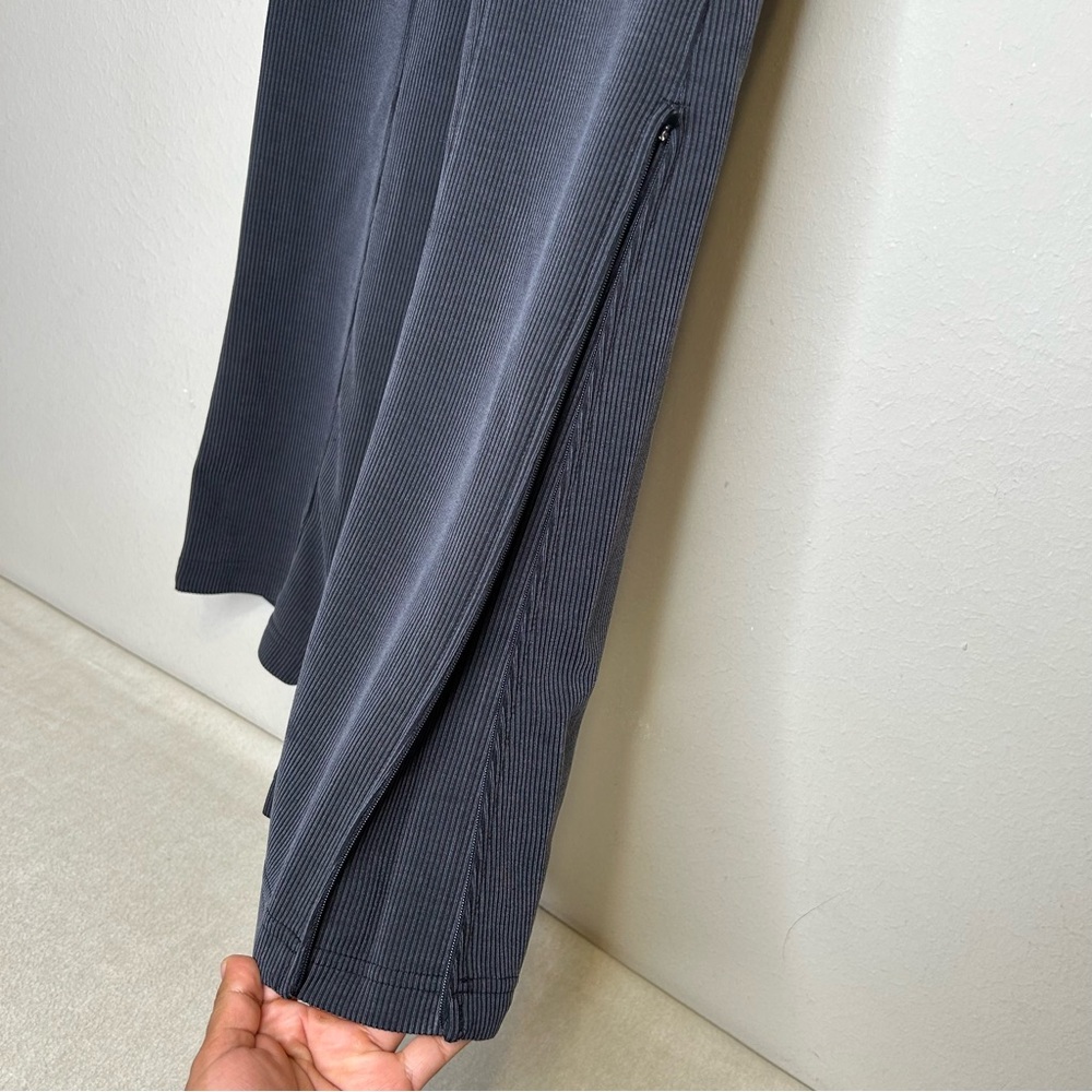 Lululemon Brushed Softstreme Ribbed zip‎ flared pant 32.5” black size 0 - Picture 6 of 12